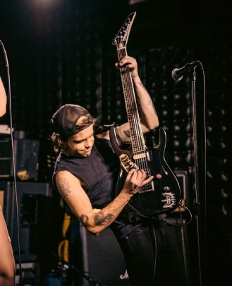 Guitar Teacher, Bass Guitar Teacher, Keyboard + Piano Teacher Bryan