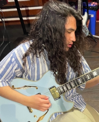 Guitar Teacher, Bass Guitar Teacher, Keyboard + Piano Teacher Stephen 