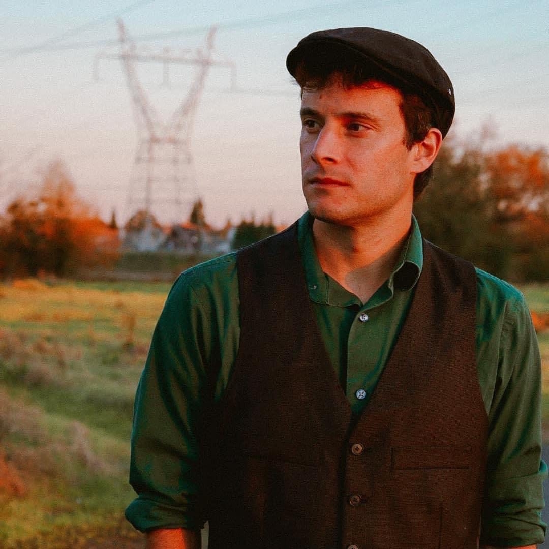 Vocal Teacher, Keyboard + Piano Teacher Kale