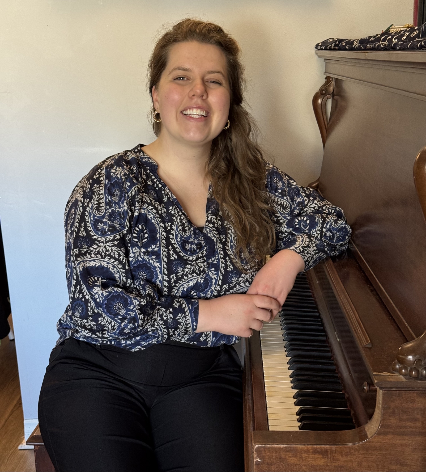Vocal Teacher, Keyboard + Piano Teacher Lorianne Dueck