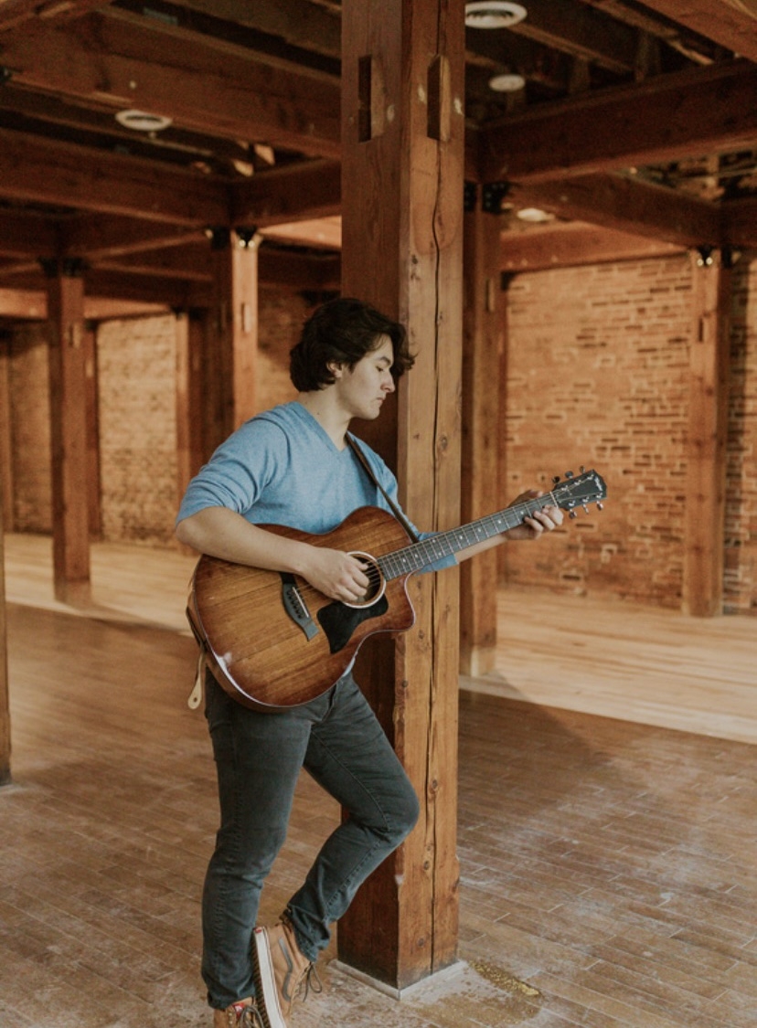 Guitar Teacher, Bass Guitar Teacher, Keyboard + Piano Teacher, Vocal Teacher Luke