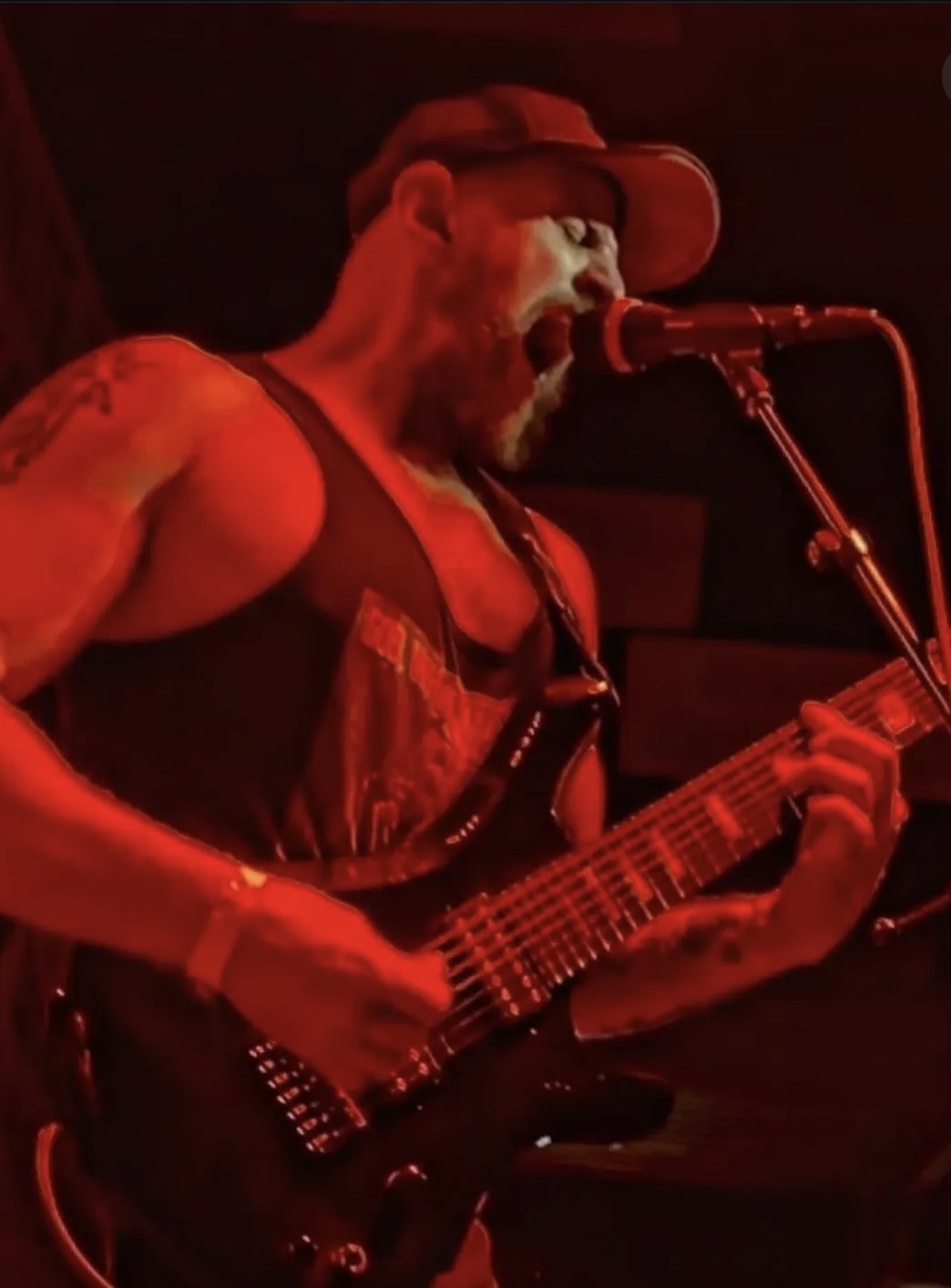 Vocal Teacher, Guitar Teacher, Bass Guitar Teacher Max Hodes