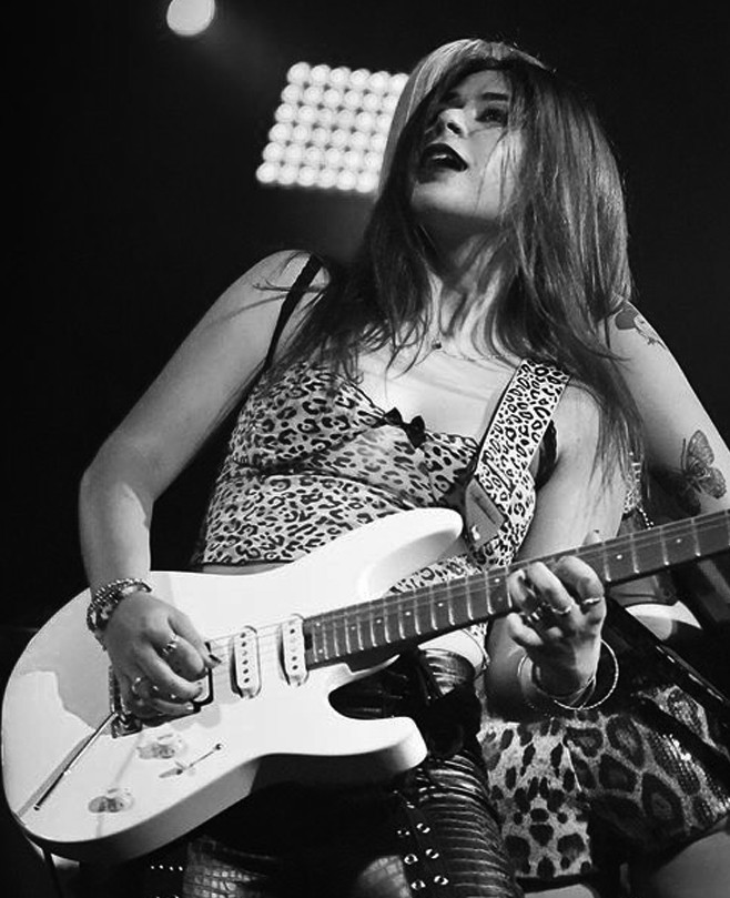 Guitar Teacher, Bass Guitar Teacher Isabella Broersma