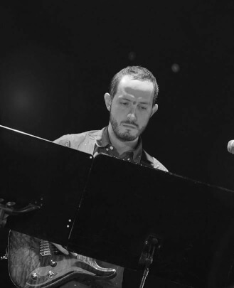 Profesor de Guitarra y Bajo Saúl González