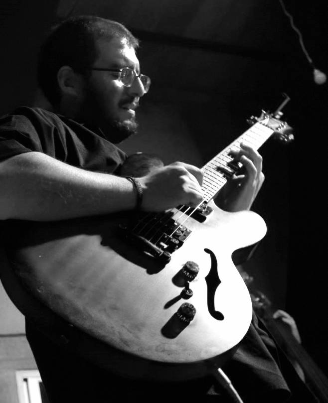 Profesor de Guitarra y Director de Ensayo Sebastián Domínguez