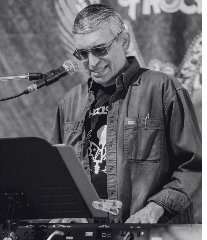 Keyboard + Piano Teacher Phil Espinosa